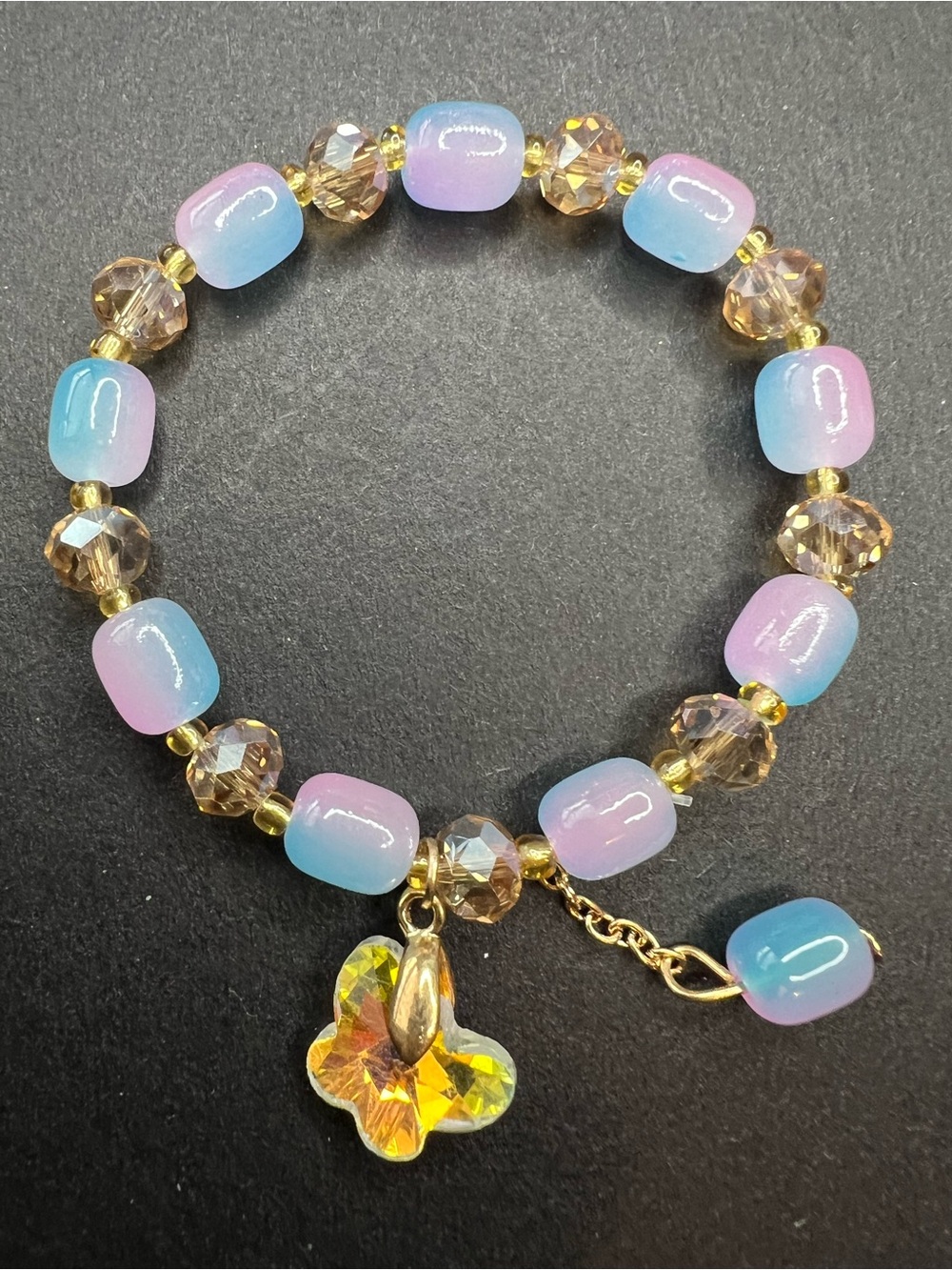 Iridescent Pink-Blue Glass Beaded Bracelet with Gold Butterfly Charm NWOT